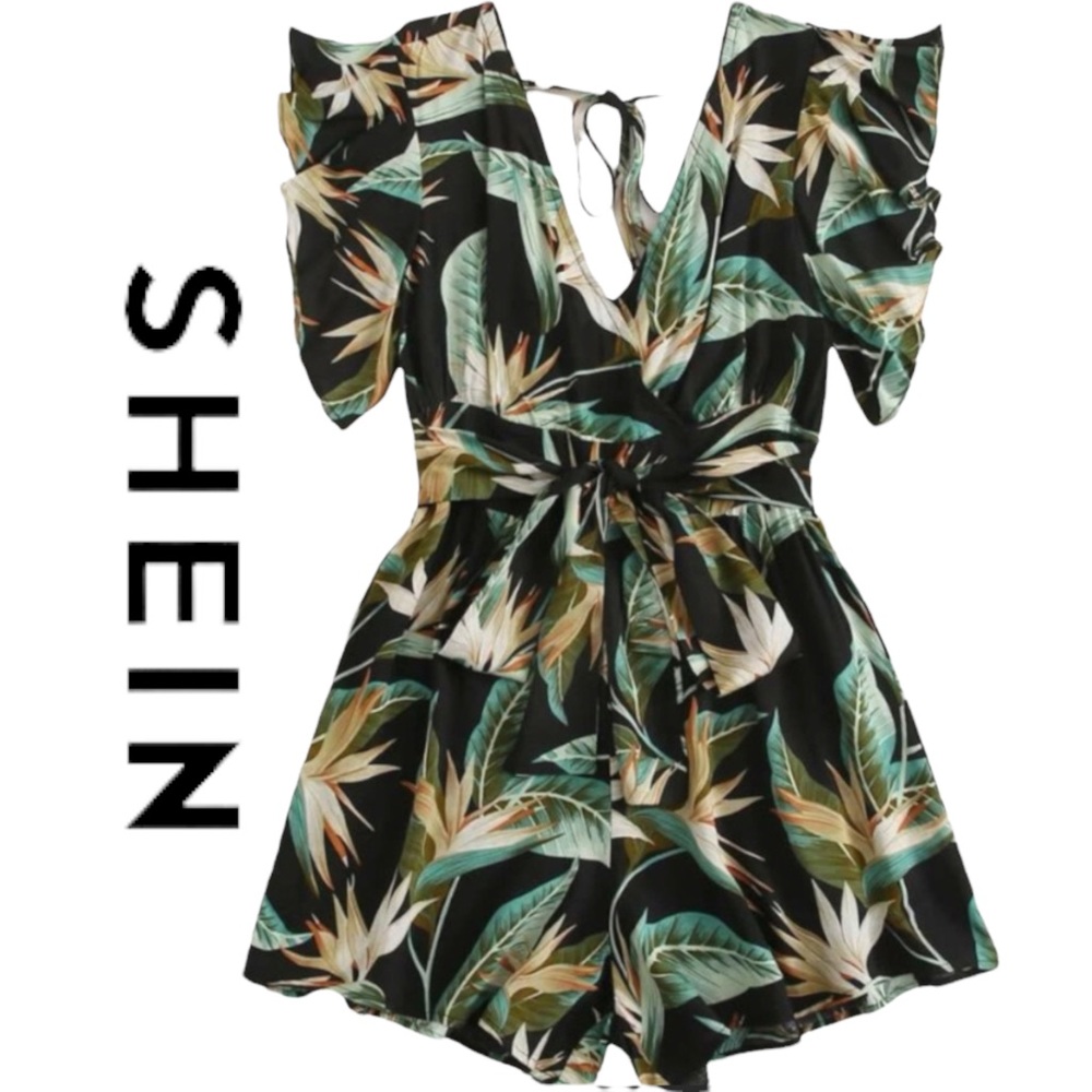 🍃NEW LISTING🍃 Tropical print shirred waist self tie romper!
